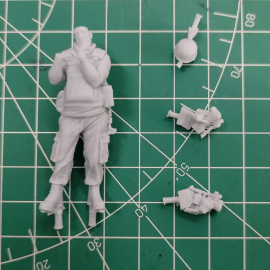 Scala 1/35 Battlefield Reporter Miniatura, DA DIPINGERE